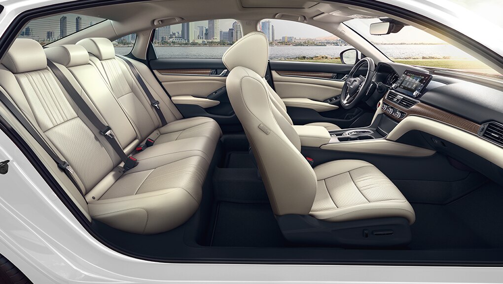 Image du tableau de bord de la Honda Accord berline 2021.