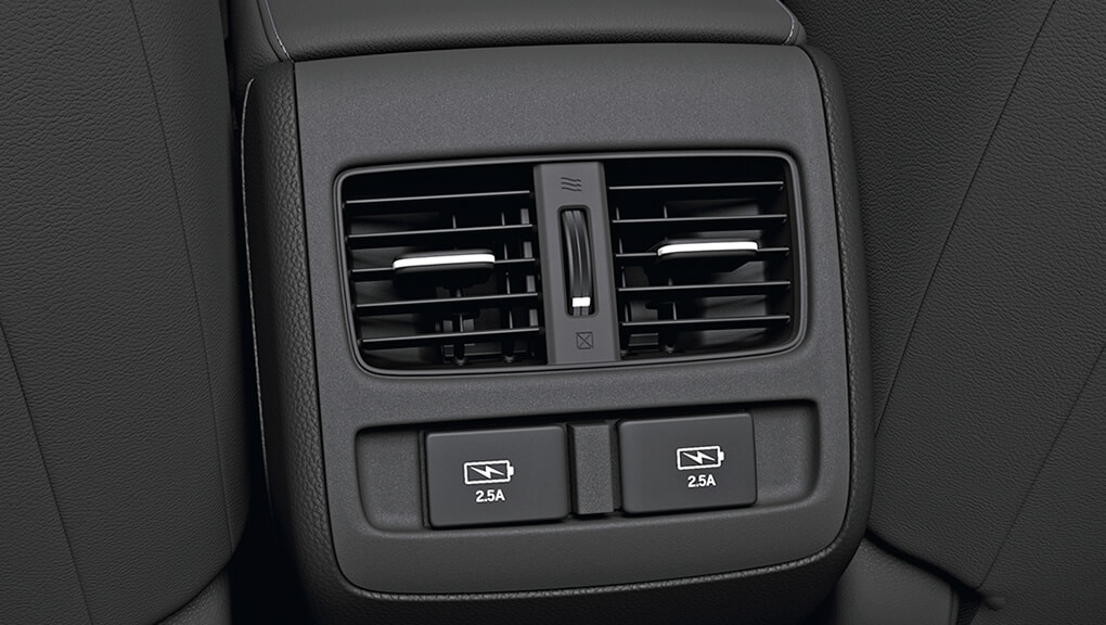 Image des ports USB à l’arrière de la Honda Accord berline 2022.