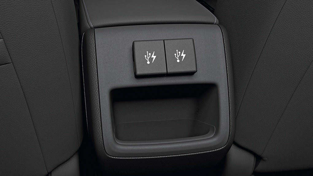 Image des ports USB à l’arrière de la Honda Accord hybride 2021.