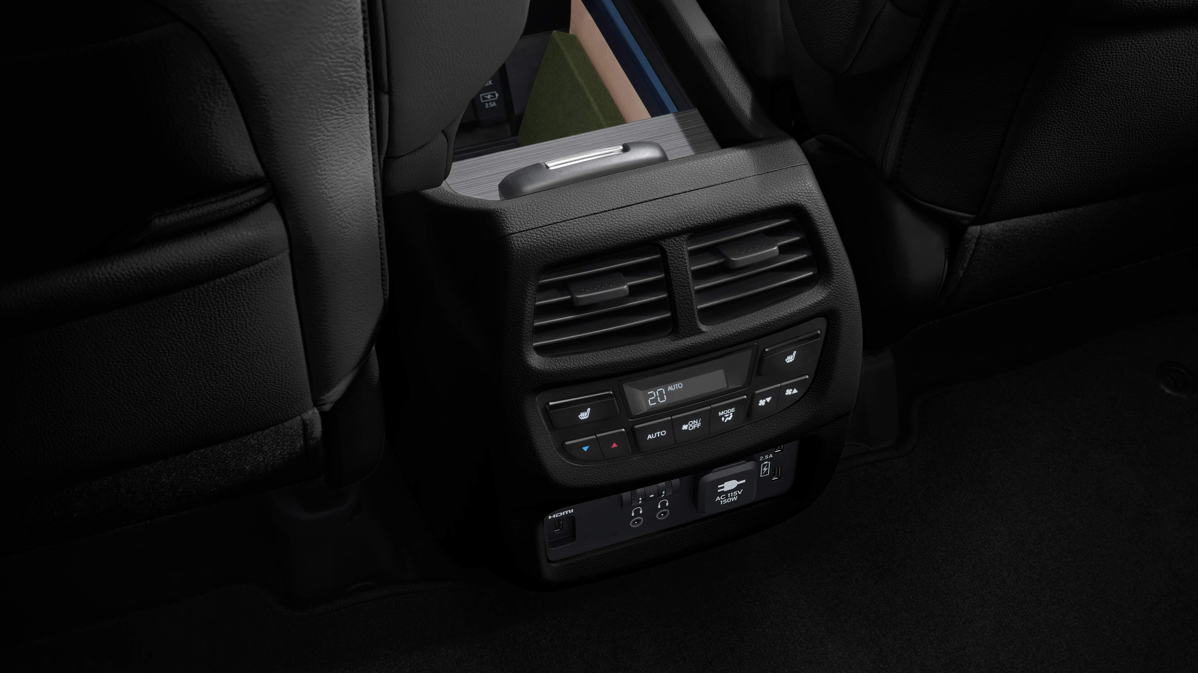 2020 Honda Pilot’s 2nd row console. 