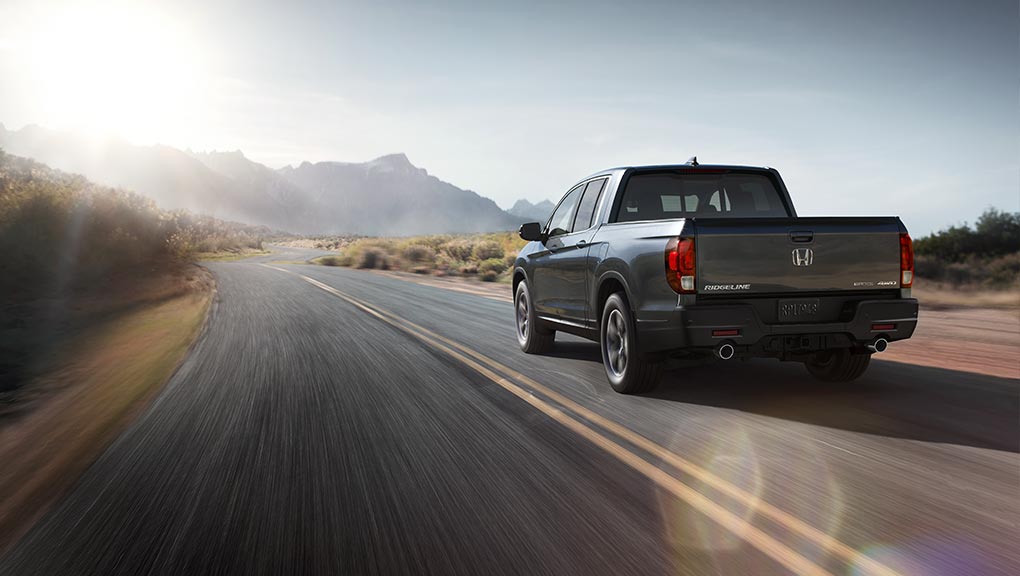 Image du Ridgeline 2021 roulant sur l’autoroute