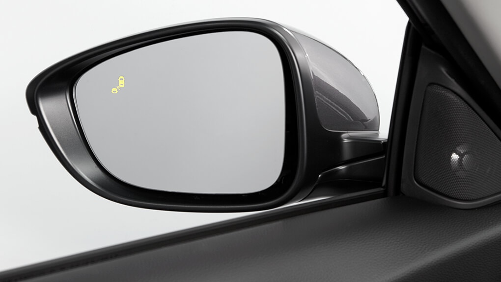 Image of 2021 Honda Accord Sedan blind spot information system.