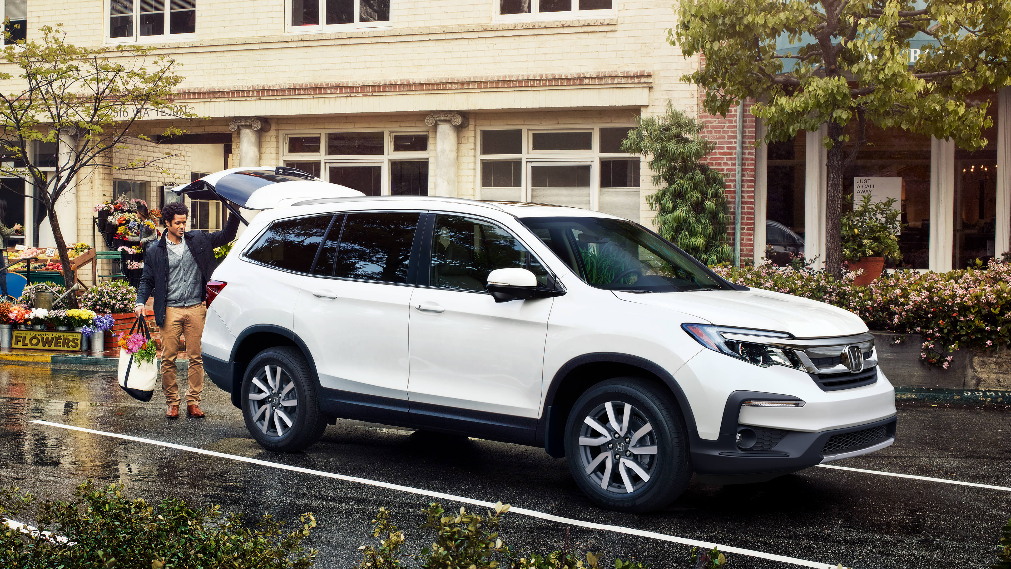 Honda Pilot 2020 stationné devant une maison