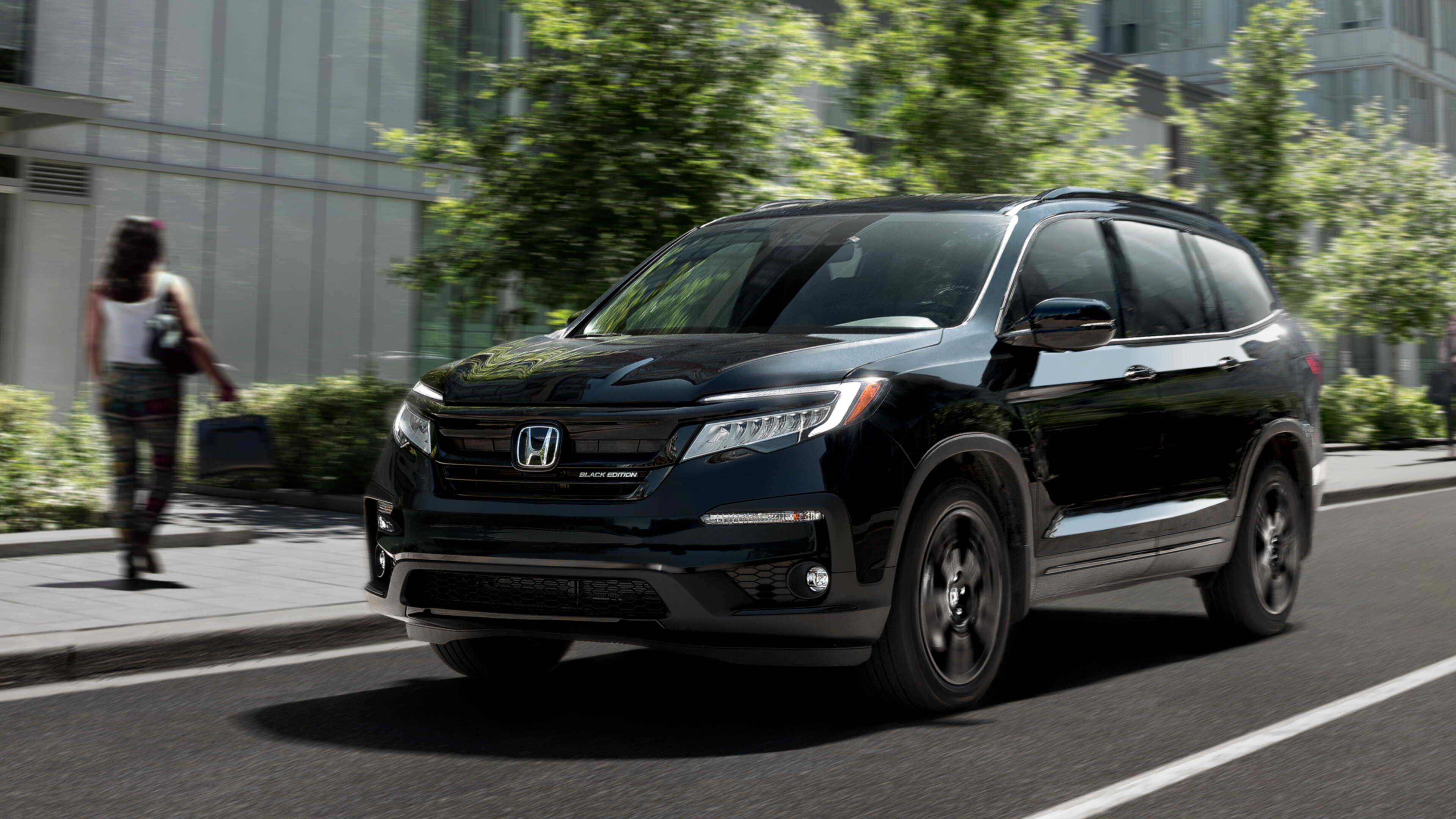 Honda Pilot 2020 stationné dans la rue