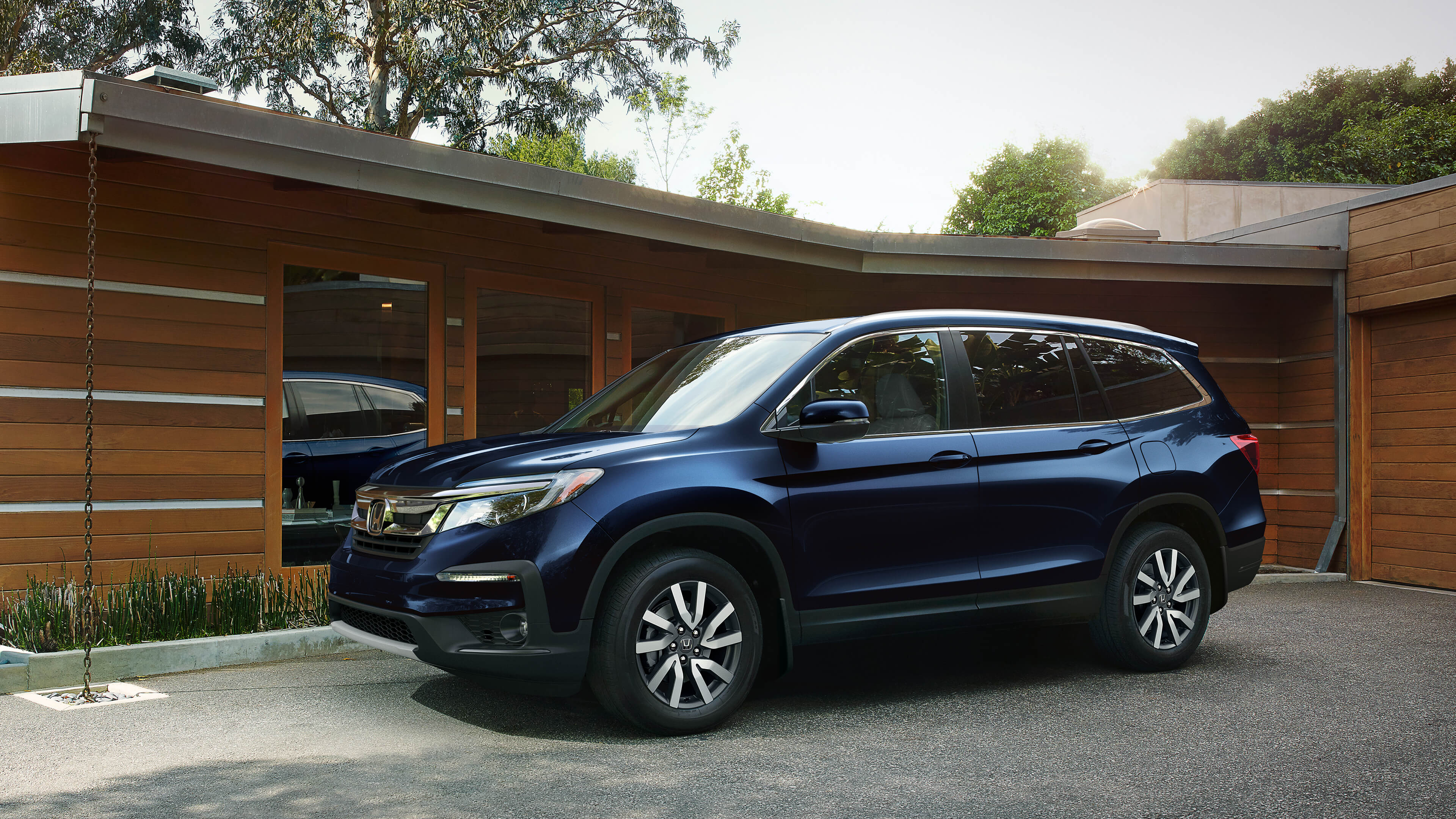 Honda Pilot 2020 stationné devant une maison